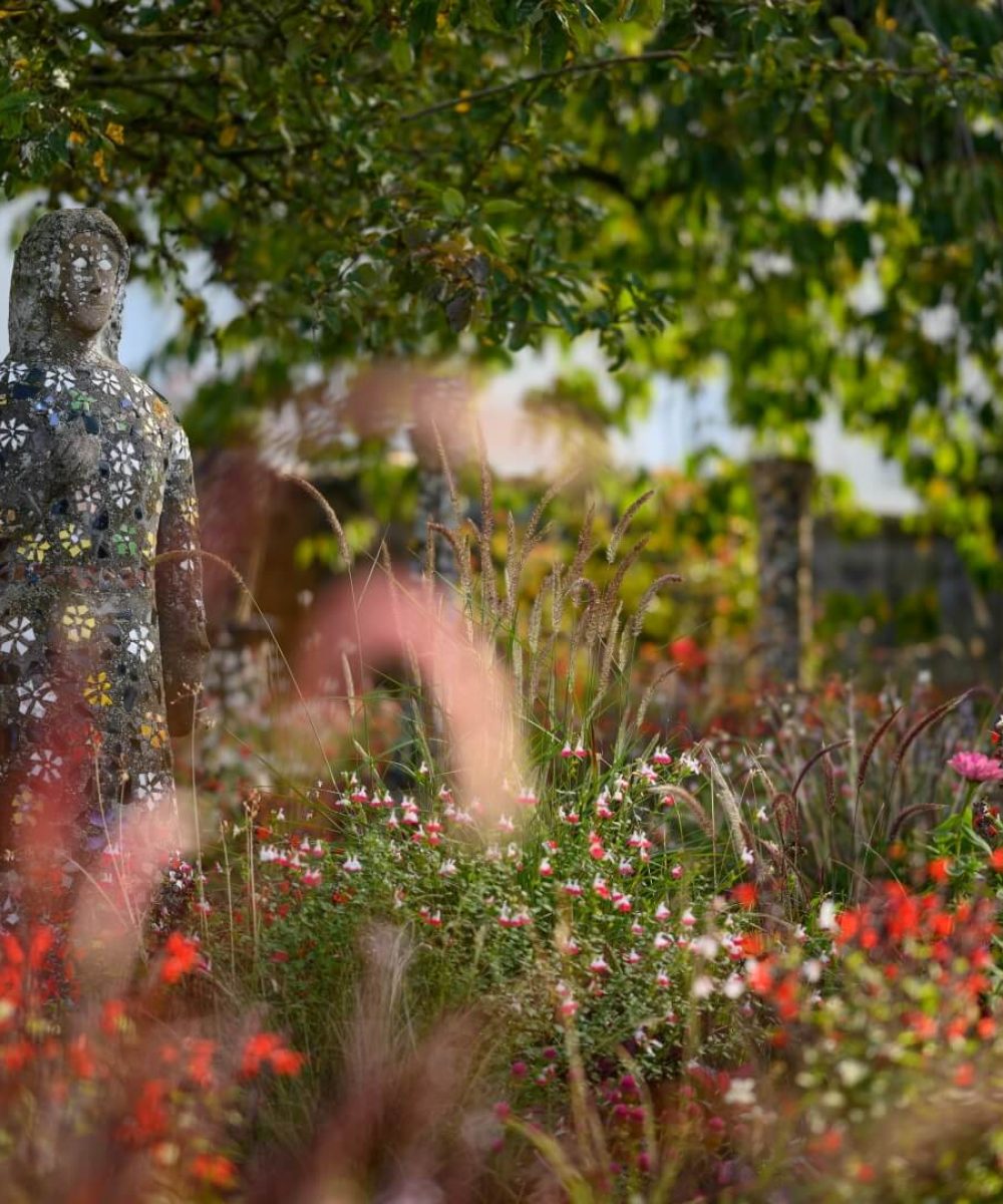 Sculpture dans le jardin de Picassiette Chartres © Studio Martino
